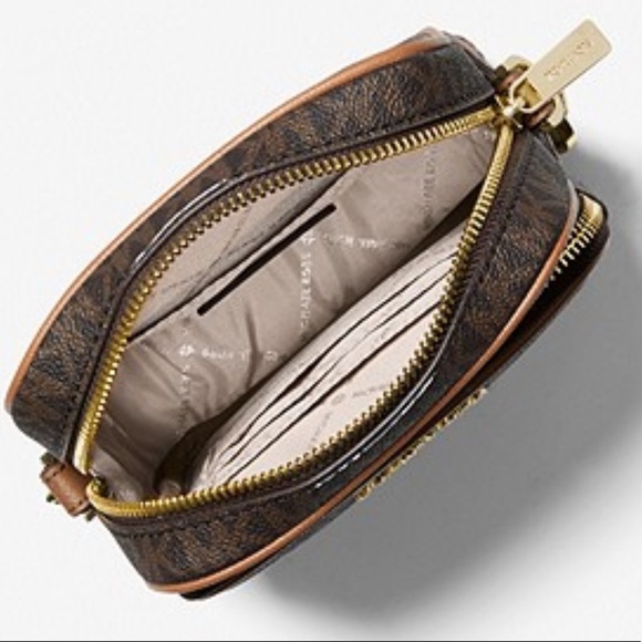 MICHAEL KORS
Jet Set Travel Medium Logo Crossbody Bag Brown Signature color - Picture 4 of 4